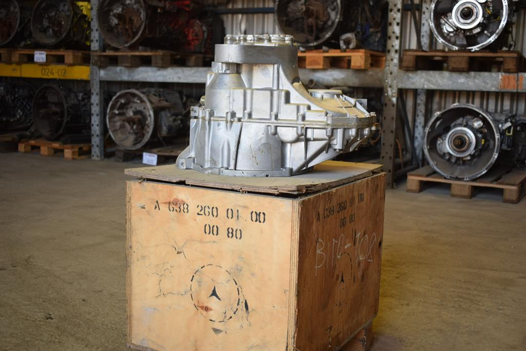 MERCEDES-BENZ VITO - Α 638 260 01 00 - Växellåda för Lastbil: bild 2 MERCEDES-BENZ VITO - Α 638 260 01 00 - Växellåda för Lastbil: bild 2