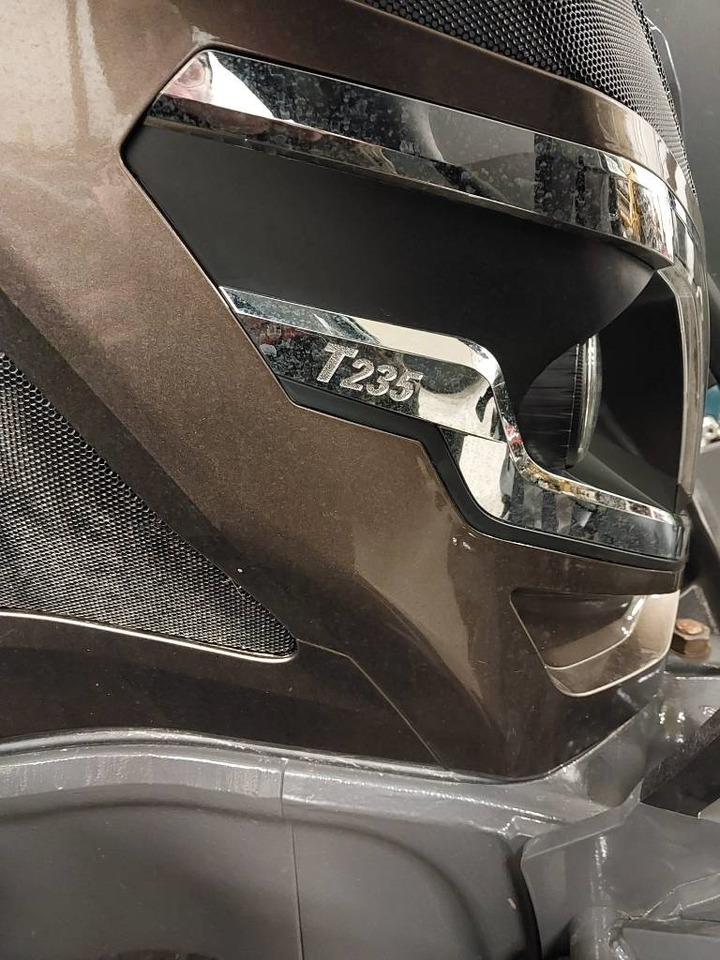 Valtra T 235 - Traktor: bild 5 Valtra T 235 - Traktor: bild 5