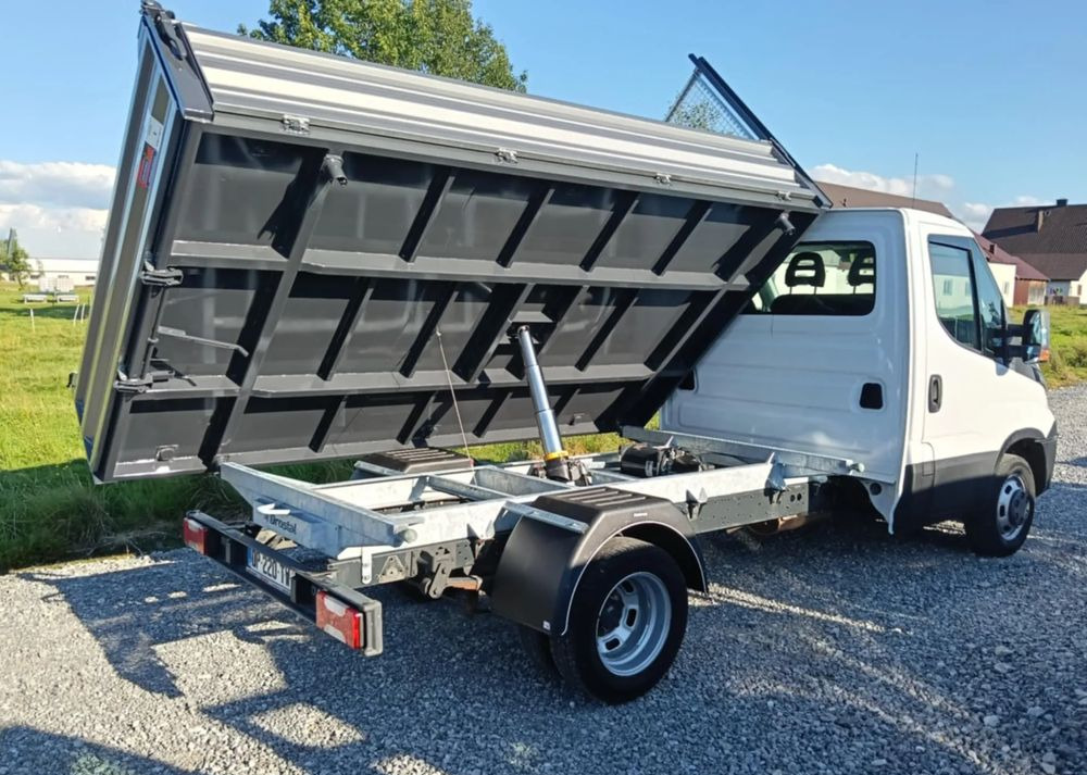 Iveco 35C13, 35C12, 35C14, 35C15 - Transportbil med tippflak: bild 5 Iveco 35C13, 35C12, 35C14, 35C15 - Transportbil med tippflak: bild 5