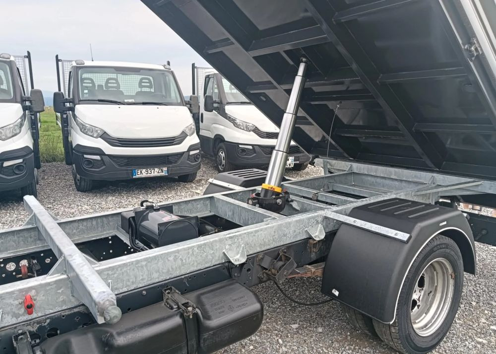 Iveco 35C13, 35C12, 35C14, 35C15 - Transportbil med tippflak: bild 2 Iveco 35C13, 35C12, 35C14, 35C15 - Transportbil med tippflak: bild 2