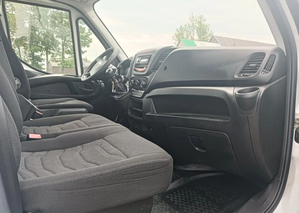 Iveco 35C13, 35C12, 35C14, 35C15 - Transportbil med tippflak: bild 4 Iveco 35C13, 35C12, 35C14, 35C15 - Transportbil med tippflak: bild 4