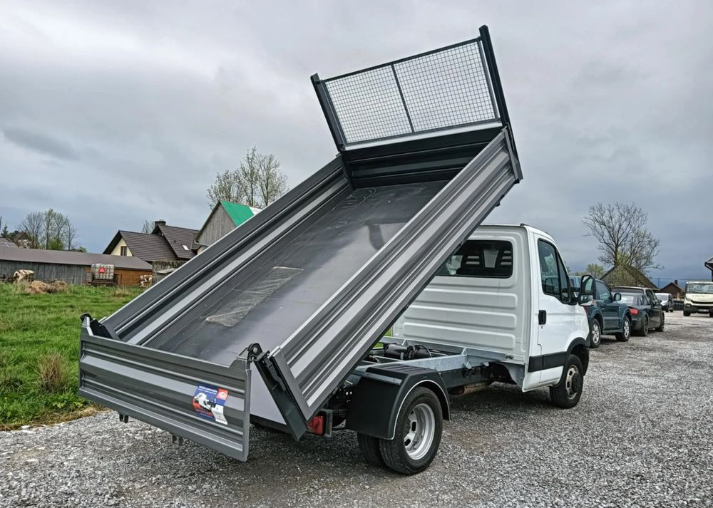 Iveco 35C13, 35C12, 35C15 - Transportbil med tippflak: bild 4 Iveco 35C13, 35C12, 35C15 - Transportbil med tippflak: bild 4