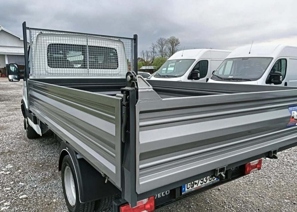 Iveco 35C13, 35C12, 35C15 - Transportbil med tippflak: bild 2 Iveco 35C13, 35C12, 35C15 - Transportbil med tippflak: bild 2