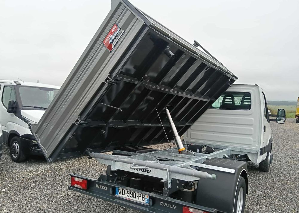 Iveco 35C13, 35C14, 35C15, 35C17, 70C17 - Transportbil med tippflak: bild 5 Iveco 35C13, 35C14, 35C15, 35C17, 70C17 - Transportbil med tippflak: bild 5