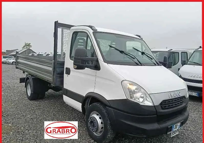 Iveco 35C13, 35C14, 35C15, 35C17, 70C17 - Transportbil med tippflak: bild 1 Iveco 35C13, 35C14, 35C15, 35C17, 70C17 - Transportbil med tippflak: bild 1