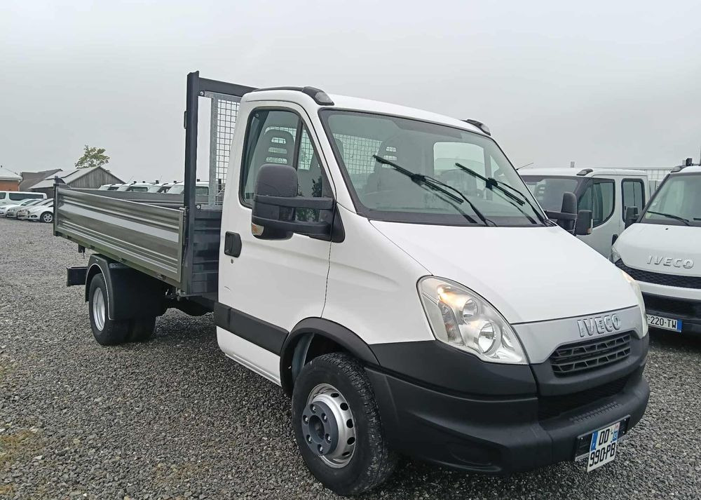 Iveco 35C13, 35C14, 35C15, 35C17, 70C17 - Transportbil med tippflak: bild 2 Iveco 35C13, 35C14, 35C15, 35C17, 70C17 - Transportbil med tippflak: bild 2