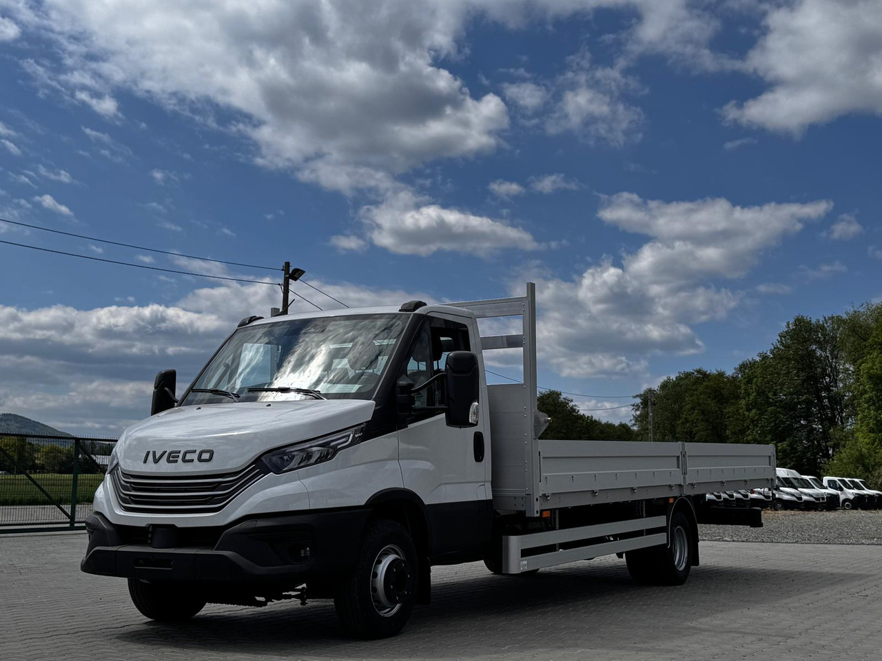 Iveco Daily 70C18 - Flakbil: bild 2 Iveco Daily 70C18 - Flakbil: bild 2