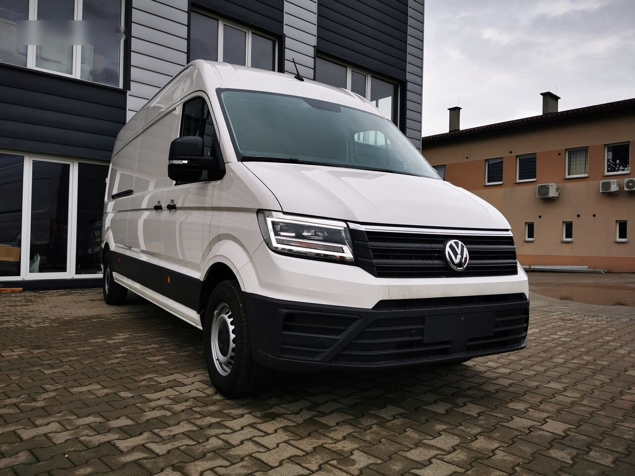 Volkswagen Crafter 2,0 l 177 KM, długość pojazdu 6836 mm - Skåpbil: bild 1 Volkswagen Crafter 2,0 l 177 KM, długość pojazdu 6836 mm - Skåpbil: bild 1