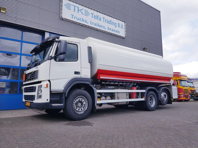 Volvo FM 9.340 Fuel 21.400 Liter 3 Comp Euro 3 - Tankbil: bild 1 Volvo FM 9.340 Fuel 21.400 Liter 3 Comp Euro 3 - Tankbil: bild 1