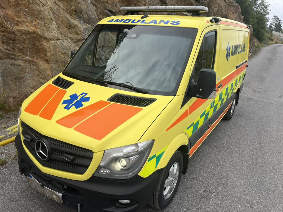MERCEDES-BENZ Sprinter 319 - AMBULANCE - RESERVERAD !! - Ambulans: bild 1 MERCEDES-BENZ Sprinter 319 - AMBULANCE - RESERVERAD !! - Ambulans: bild 1