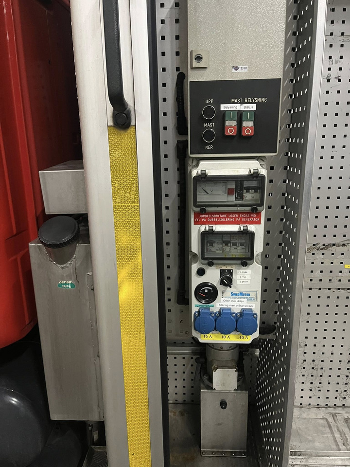 Leasa SCANIA P94GB 4x2 NZ310 - Fire engine - RESERVERAD !! SCANIA P94GB 4x2 NZ310 - Fire engine - RESERVERAD !!: bild 10