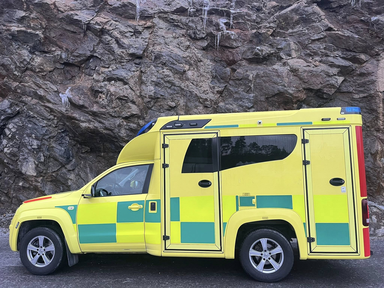 VOLKSWAGEN Amarok 4motion - AMBULANCE / ambulanse / ambulanssi - Ambulans: bild 5 VOLKSWAGEN Amarok 4motion - AMBULANCE / ambulanse / ambulanssi - Ambulans: bild 5