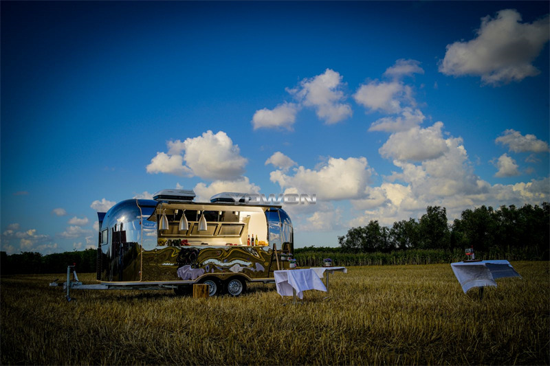 Yowon commercial food vending trailer Airstream type food truck - Försäljningsvagn: bild 1 Yowon commercial food vending trailer Airstream type food truck - Försäljningsvagn: bild 1