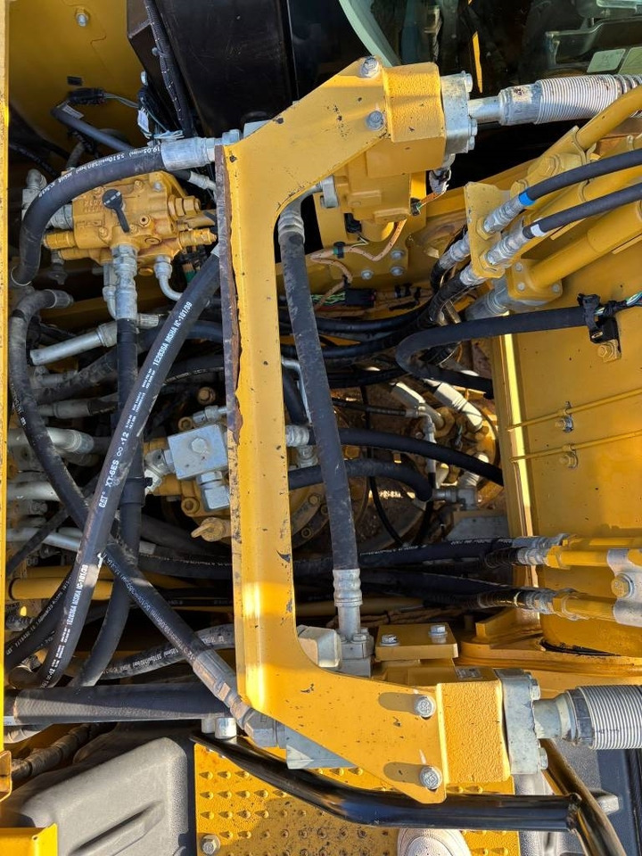 Bandgrävare CAT 323: bild 24