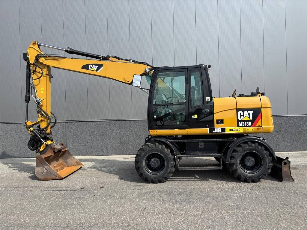 CAT M 313 D - Grävmaskin på däck: bild 1 CAT M 313 D - Grävmaskin på däck: bild 1