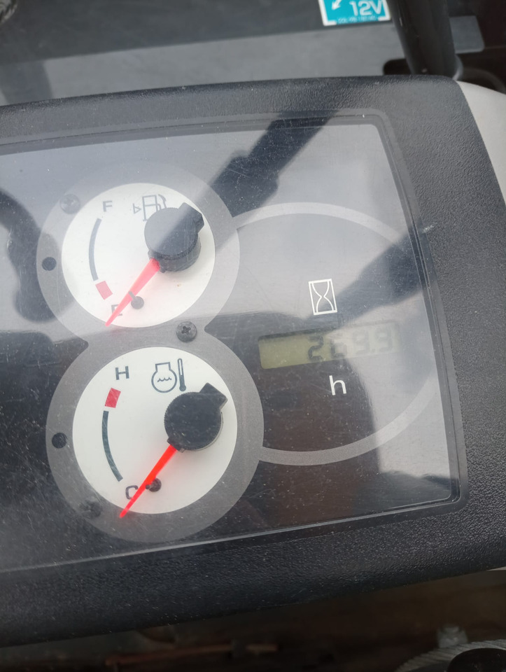 Komatsu PC24MR-5 (tettuccio) - Minigrävmaskin: bild 4 Komatsu PC24MR-5 (tettuccio) - Minigrävmaskin: bild 4