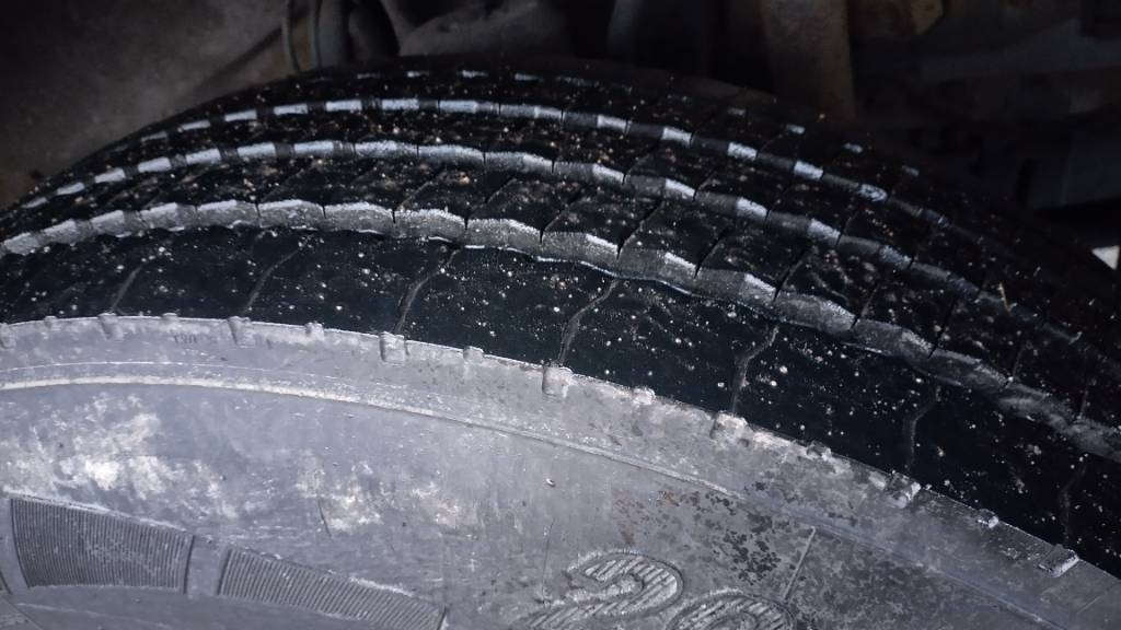 Scania P94 kokosivuaukeva kori+pl-nostin - Lastbil med skåp: bild 3 Scania P94 kokosivuaukeva kori+pl-nostin - Lastbil med skåp: bild 3