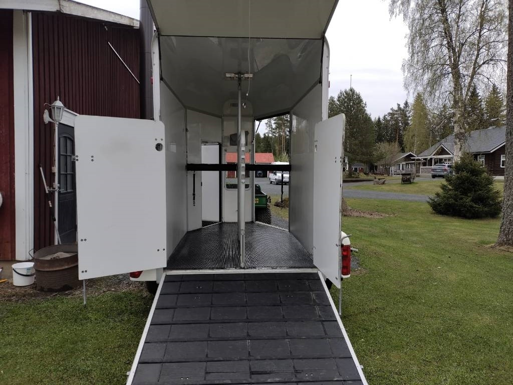 Umeå A45 Hevostraileri, etupurku - Djursläp: bild 2 Umeå A45 Hevostraileri, etupurku - Djursläp: bild 2