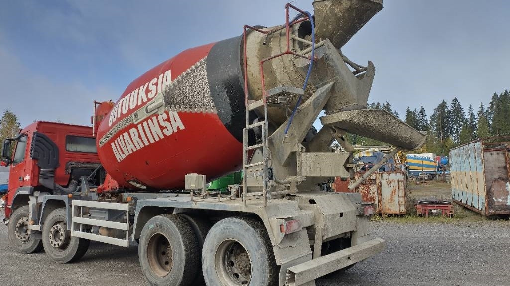 Volvo FM9 8x4 full steel,manual, mixer - Tankbil: bild 3 Volvo FM9 8x4 full steel,manual, mixer - Tankbil: bild 3