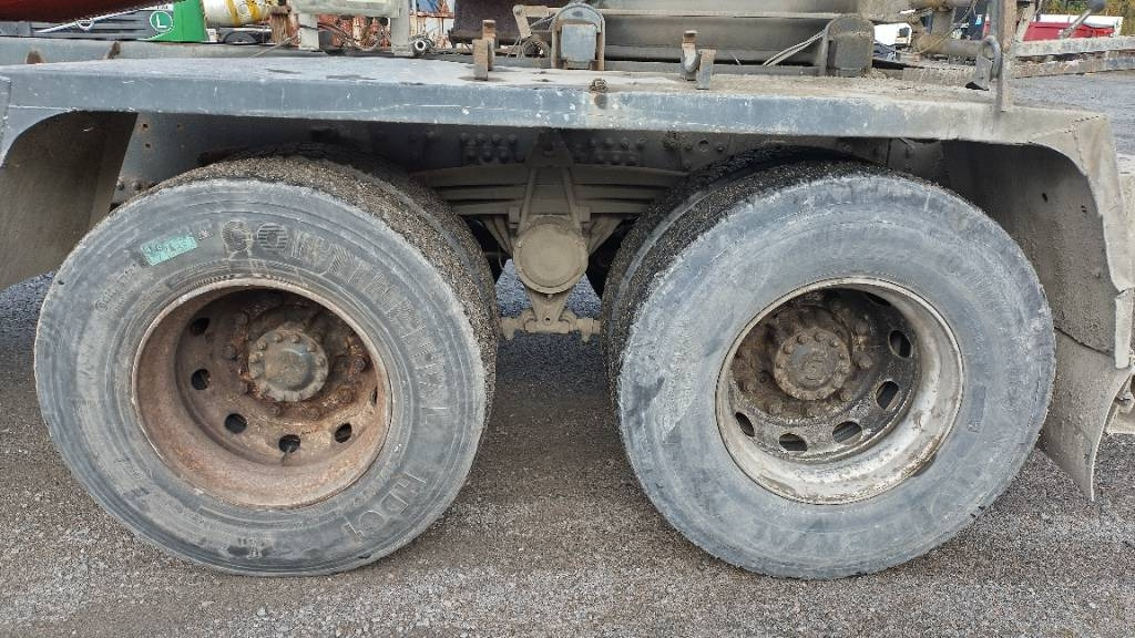 Volvo FM9 8x4 full steel,manual, mixer - Tankbil: bild 5 Volvo FM9 8x4 full steel,manual, mixer - Tankbil: bild 5