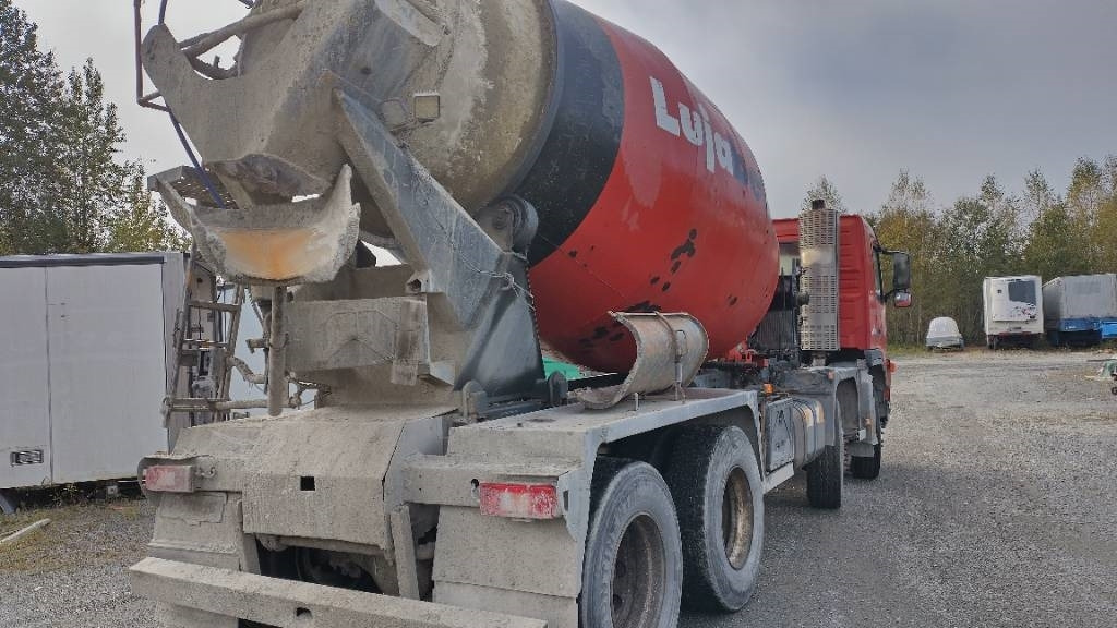 Volvo FM9 8x4 full steel,manual, mixer - Tankbil: bild 4 Volvo FM9 8x4 full steel,manual, mixer - Tankbil: bild 4