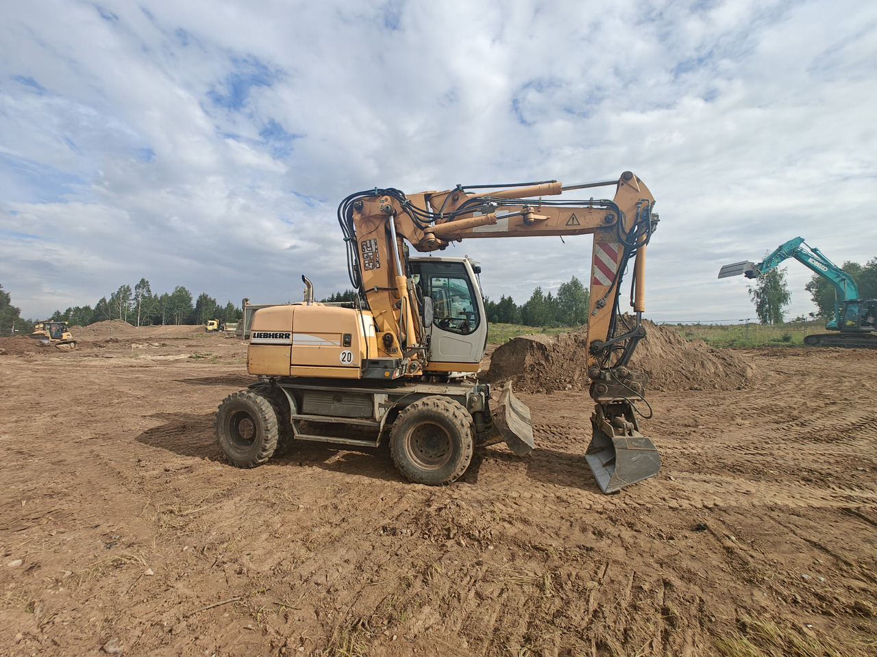 LIEBHERR A312 - Grävmaskin på däck: bild 3 LIEBHERR A312 - Grävmaskin på däck: bild 3