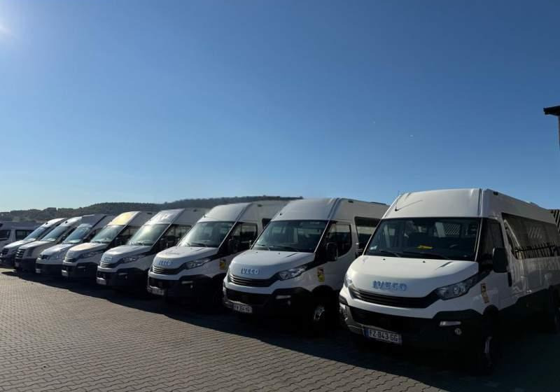 Iveco DAILY / CRAFTER / SPRINTER / WING / 23 MIEJSCA - Minibuss, Persontransport: bild 1 Iveco DAILY / CRAFTER / SPRINTER / WING / 23 MIEJSCA - Minibuss, Persontransport: bild 1