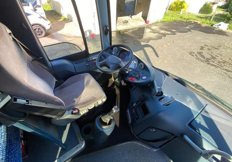 Neoplan TRENDLINER / SPROWADZONY / KLIMATYZACJA/ MANUAL - Förortsbuss: bild 4 Neoplan TRENDLINER / SPROWADZONY / KLIMATYZACJA/ MANUAL - Förortsbuss: bild 4