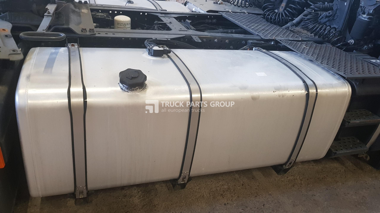 IVECO IVECO STRALIS EURO6 emission fuel tanks, reservoirs with mountings brackets 700l + 480l left + right fuel tanks set 5801312015, 41042847 - Bränsletank för Lastbil: bild 1 IVECO IVECO STRALIS EURO6 emission fuel tanks, reservoirs with mountings brackets 700l + 480l left + right fuel tanks set 5801312015, 41042847 - Bränsletank för Lastbil: bild 1