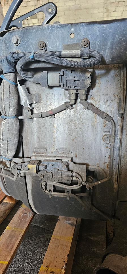 DAF DAF 106XF, CF EURO6 emission catalyst, catalysator, silencer, exhaust system, 1903901, 2232836, 2232836RN, 2398002, 2335669, 2327462, 1933421, 1947131, 1924181, 1994846, 2044453, 2134913, 1959692, 194 - Reservdelar: bild 4 DAF DAF 106XF, CF EURO6 emission catalyst, catalysator, silencer, exhaust system, 1903901, 2232836, 2232836RN, 2398002, 2335669, 2327462, 1933421, 1947131, 1924181, 1994846, 2044453, 2134913, 1959692, 194 - Reservdelar: bild 4