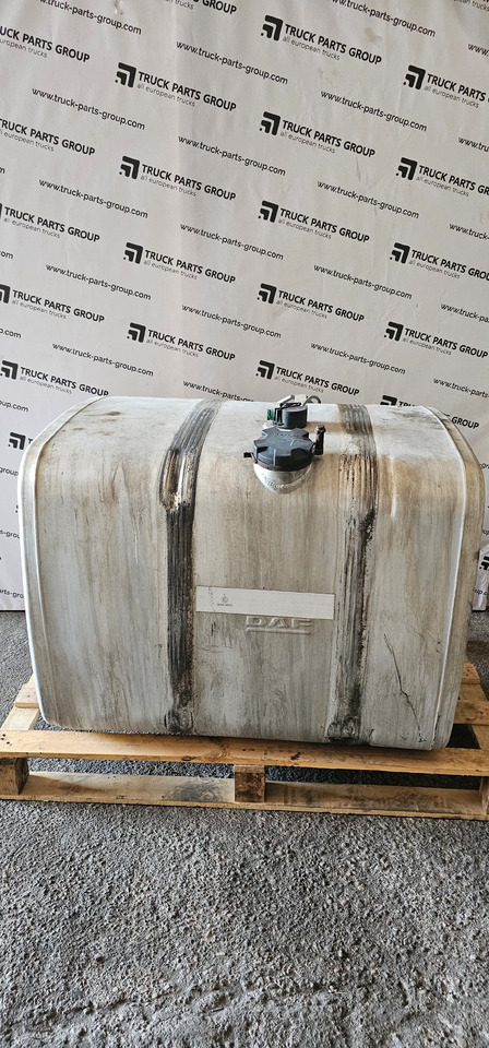 DAF DAF XF, CF EURO6 emission fuel tank in fully complete with brackets 1944798, 1944800, 2193145, 1944801, 2198081, 1949897, 2198104, 1945569, 2198105, 2259915, 1681827, 1617170, 1949909, 1945569, 194480 - Reservdelar: bild 2 DAF DAF XF, CF EURO6 emission fuel tank in fully complete with brackets 1944798, 1944800, 2193145, 1944801, 2198081, 1949897, 2198104, 1945569, 2198105, 2259915, 1681827, 1617170, 1949909, 1945569, 194480 - Reservdelar: bild 2