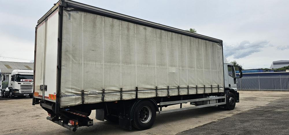 Kapellbil Iveco 18 ton curtain tail lift: bild 8 Kapellbil Iveco 18 ton curtain tail lift: bild 8