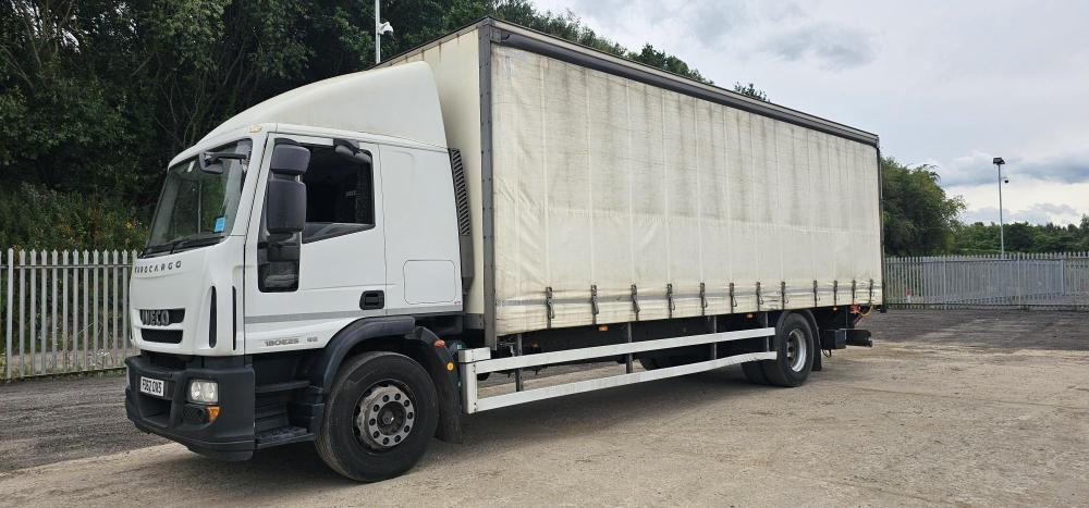 Iveco 18 ton curtain tail lift - Kapellbil: bild 3 Iveco 18 ton curtain tail lift - Kapellbil: bild 3