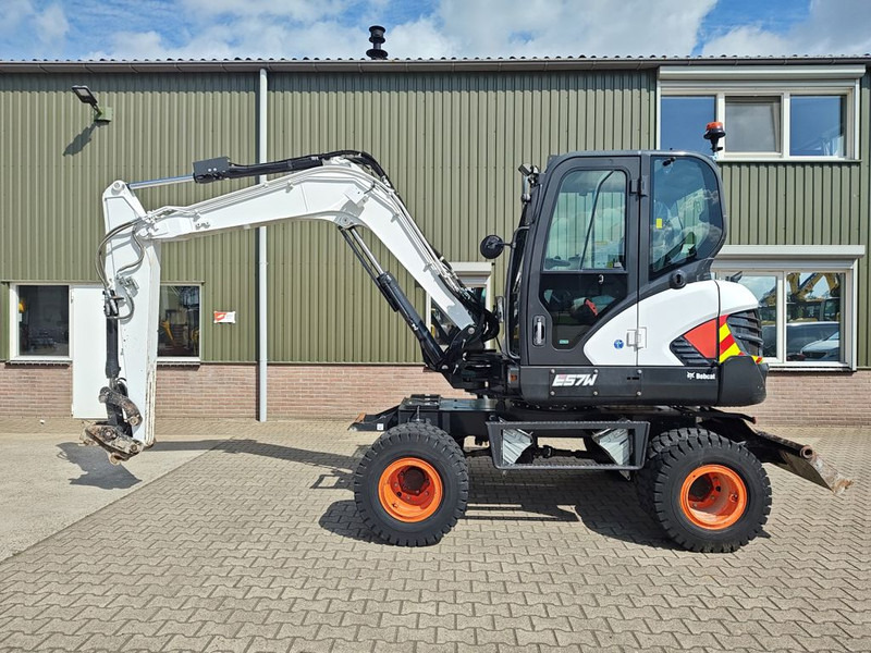 Bobcat E57W - Grävmaskin på däck: bild 1 Bobcat E57W - Grävmaskin på däck: bild 1