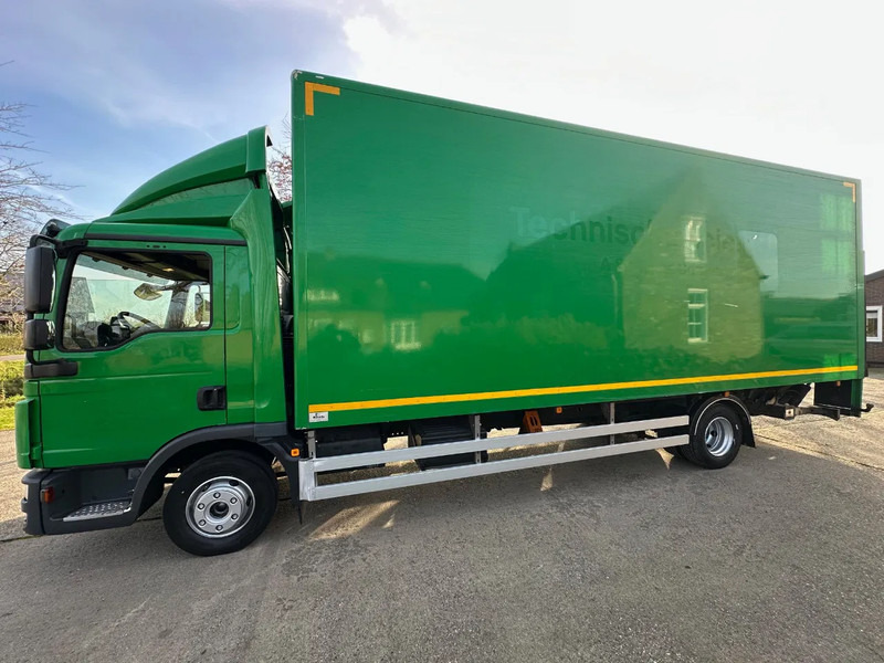 MAN TGL 12.220 / NL TRUCK / 12T / BOX+LIFT 2000kg+SIDE DOOR / AIRCO - Lastbil med skåp: bild 2 MAN TGL 12.220 / NL TRUCK / 12T / BOX+LIFT 2000kg+SIDE DOOR / AIRCO - Lastbil med skåp: bild 2