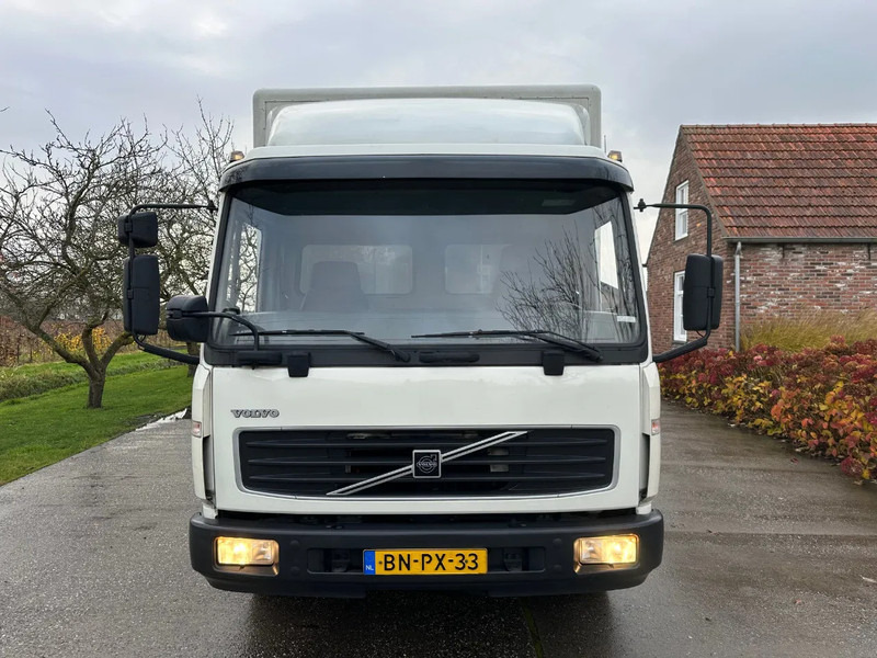 Volvo FL 612 180 / 12T / NL TRUCK / EURO3 / ANALOG / MANUAL / LEAF SPRING / BOX+LIFT / LOW KM - Lastbil med skåp: bild 2 Volvo FL 612 180 / 12T / NL TRUCK / EURO3 / ANALOG / MANUAL / LEAF SPRING / BOX+LIFT / LOW KM - Lastbil med skåp: bild 2