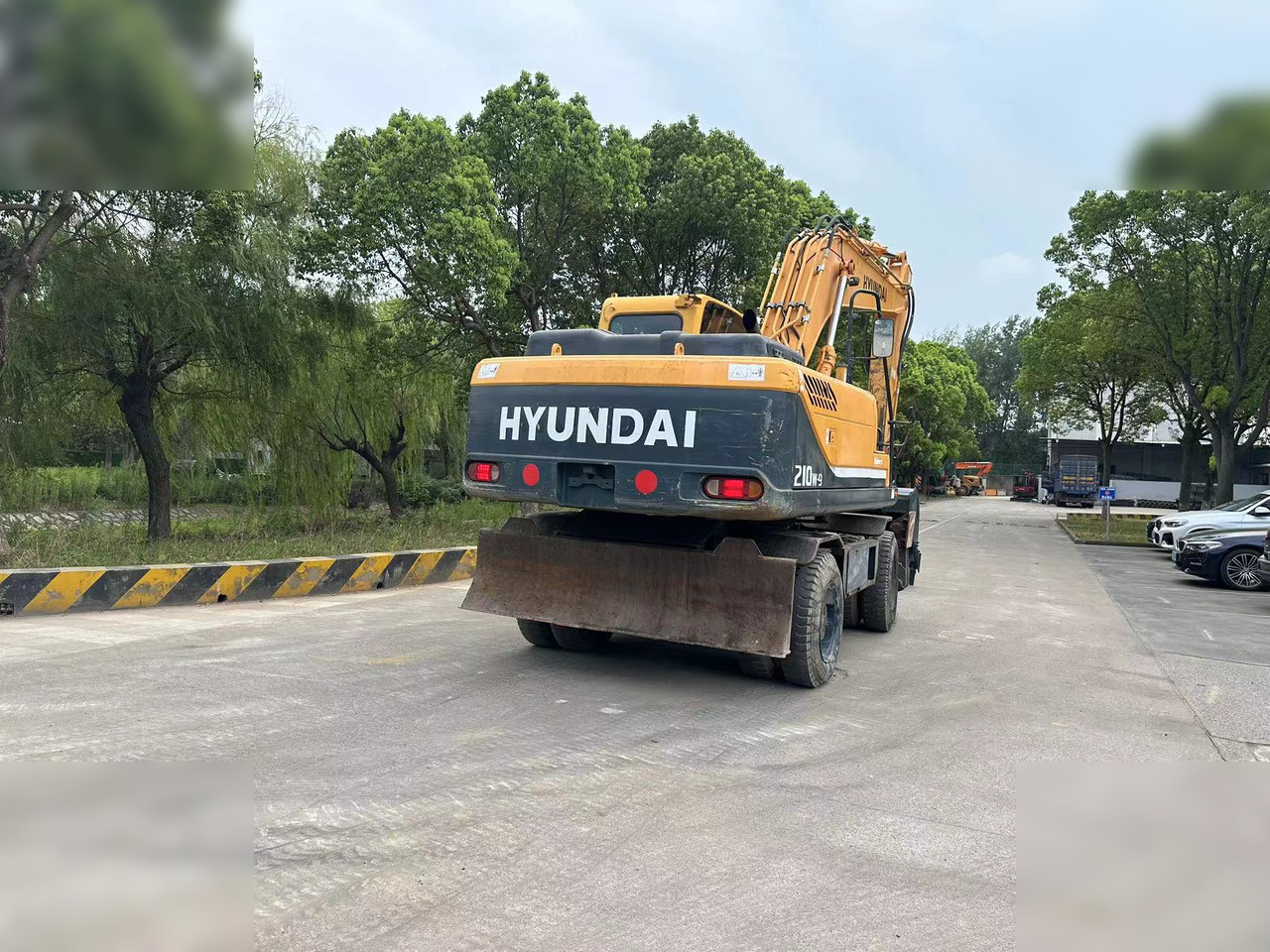 HYUNDAI ROBEX 210W-9 - Grävmaskin på däck: bild 3 HYUNDAI ROBEX 210W-9 - Grävmaskin på däck: bild 3