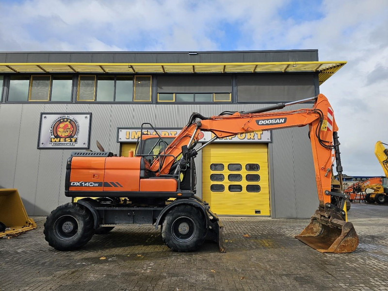 Doosan DX 140W - Grävmaskin på däck: bild 5 Doosan DX 140W - Grävmaskin på däck: bild 5