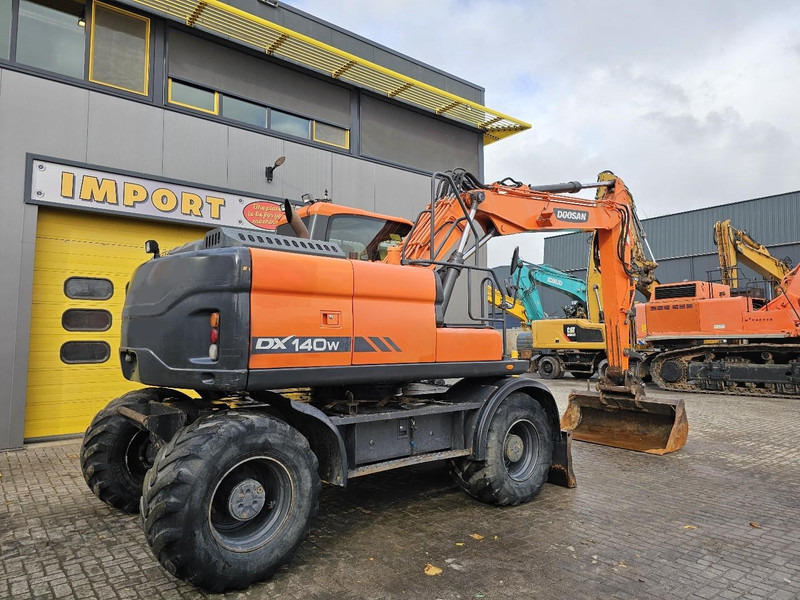 Doosan DX 140W - Grävmaskin på däck: bild 4 Doosan DX 140W - Grävmaskin på däck: bild 4