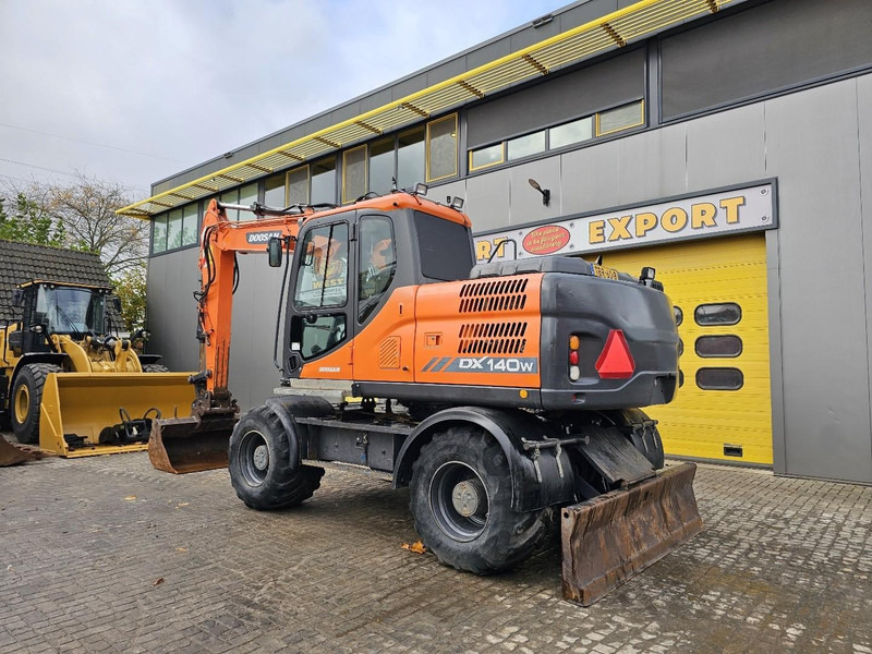 Doosan DX 140W - Grävmaskin på däck: bild 3 Doosan DX 140W - Grävmaskin på däck: bild 3