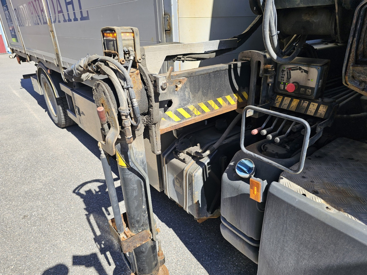 Scania P320 - Flakbil, Kranbil: bild 3 Scania P320 - Flakbil, Kranbil: bild 3