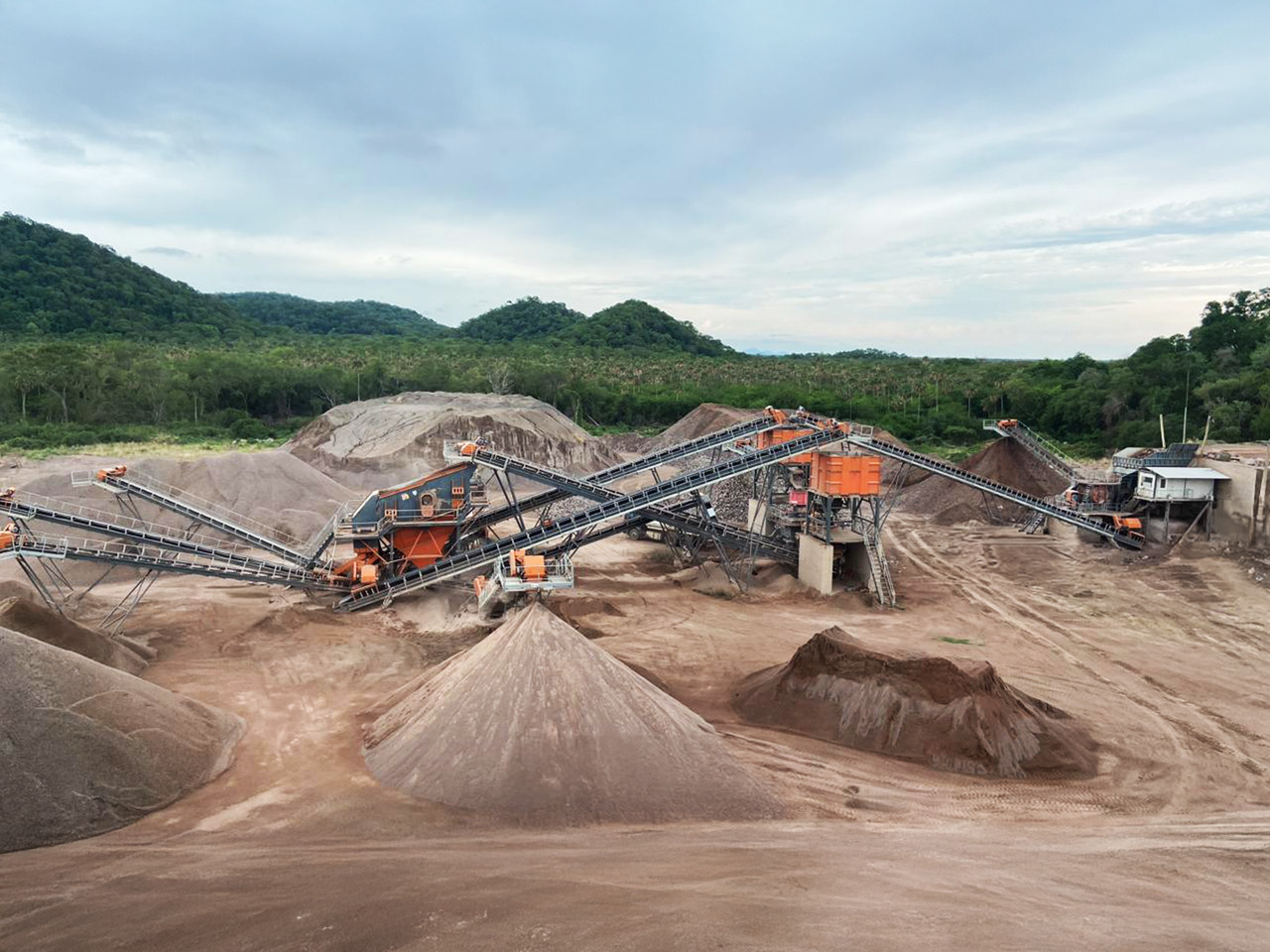 Constmach Stationäre Basalt Steinbrechanlage 250-300 t/h - Krossverk: bild 5 Constmach Stationäre Basalt Steinbrechanlage 250-300 t/h - Krossverk: bild 5