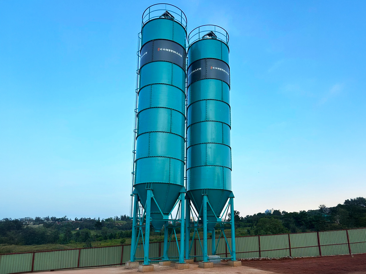 Constmach Zement Silo mit 100 Tonnen Kapazität - Cementsilo: bild 1 Constmach Zement Silo mit 100 Tonnen Kapazität - Cementsilo: bild 1