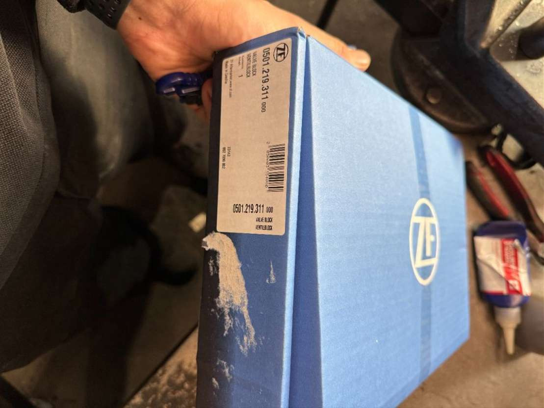 ZF Ventilblock fr 16S Getriebe MAN Iveco - Ventil för Lastbil: bild 1 ZF Ventilblock fr 16S Getriebe MAN Iveco - Ventil för Lastbil: bild 1