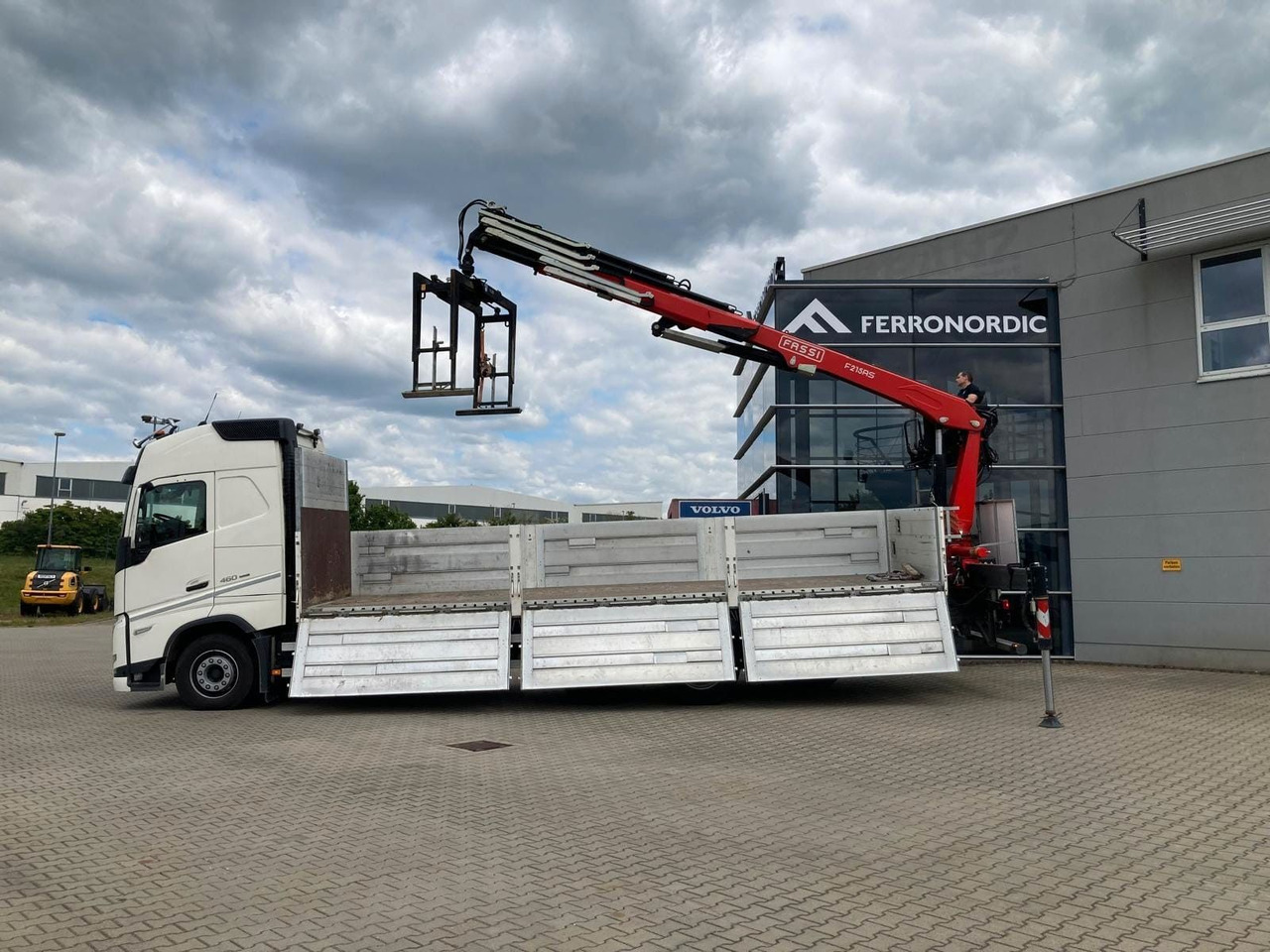 Volvo FH460 8x2 TRIDEM VLA&NLA gelenkt*FASSI F215AS.24 - Kranbil: bild 2 Volvo FH460 8x2 TRIDEM VLA&NLA gelenkt*FASSI F215AS.24 - Kranbil: bild 2