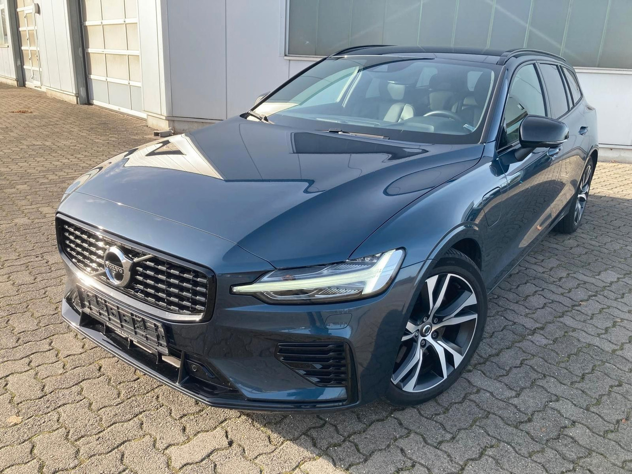 Volvo V60 T8 R Design Recharge Plug-In Hybrid AWD - Kombi: bild 1 Volvo V60 T8 R Design Recharge Plug-In Hybrid AWD - Kombi: bild 1