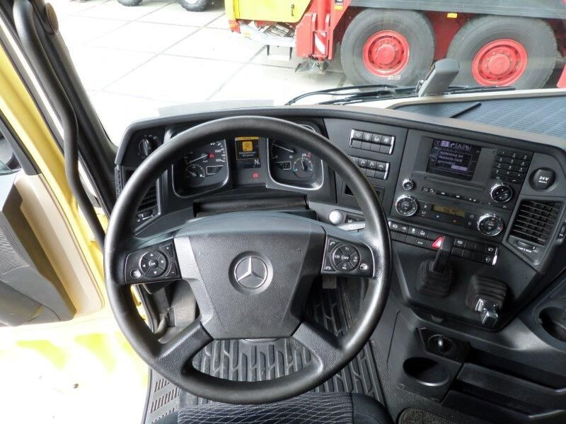 Interior photo 1: Dragbil Mercedes-Benz Actros 3351 6x4 Interior photo 1: Dragbil Mercedes-Benz Actros 3351 6x4