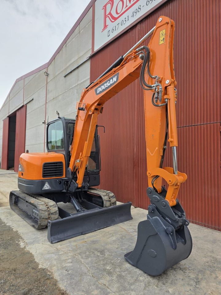 DOOSAN DX62R-3 - Minigrävmaskin: bild 5 DOOSAN DX62R-3 - Minigrävmaskin: bild 5