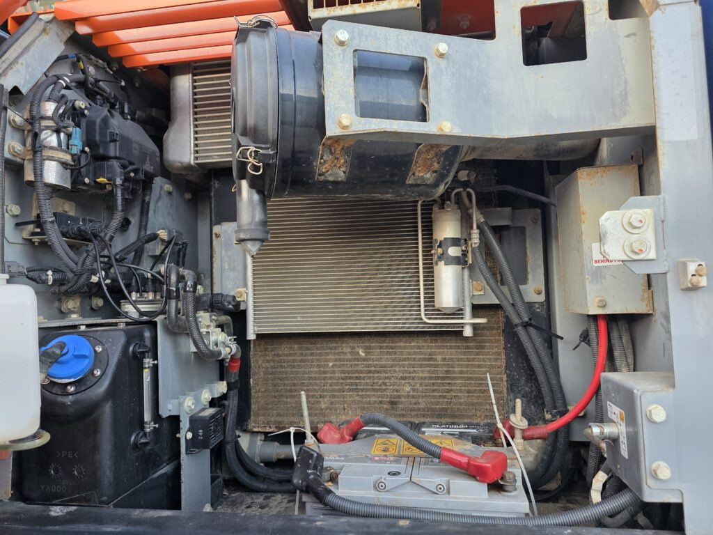 HITACHI ZX140W-6 - Grävmaskin på däck: bild 5 HITACHI ZX140W-6 - Grävmaskin på däck: bild 5