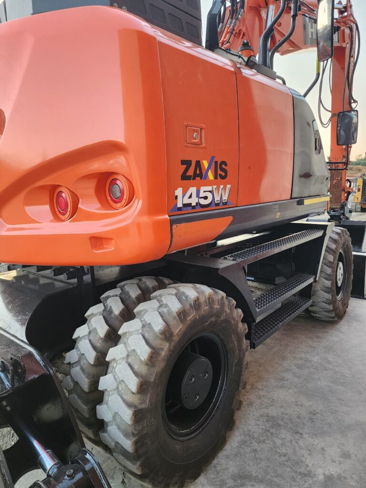 HITACHI ZX145W-6 - Grävmaskin på däck: bild 4 HITACHI ZX145W-6 - Grävmaskin på däck: bild 4